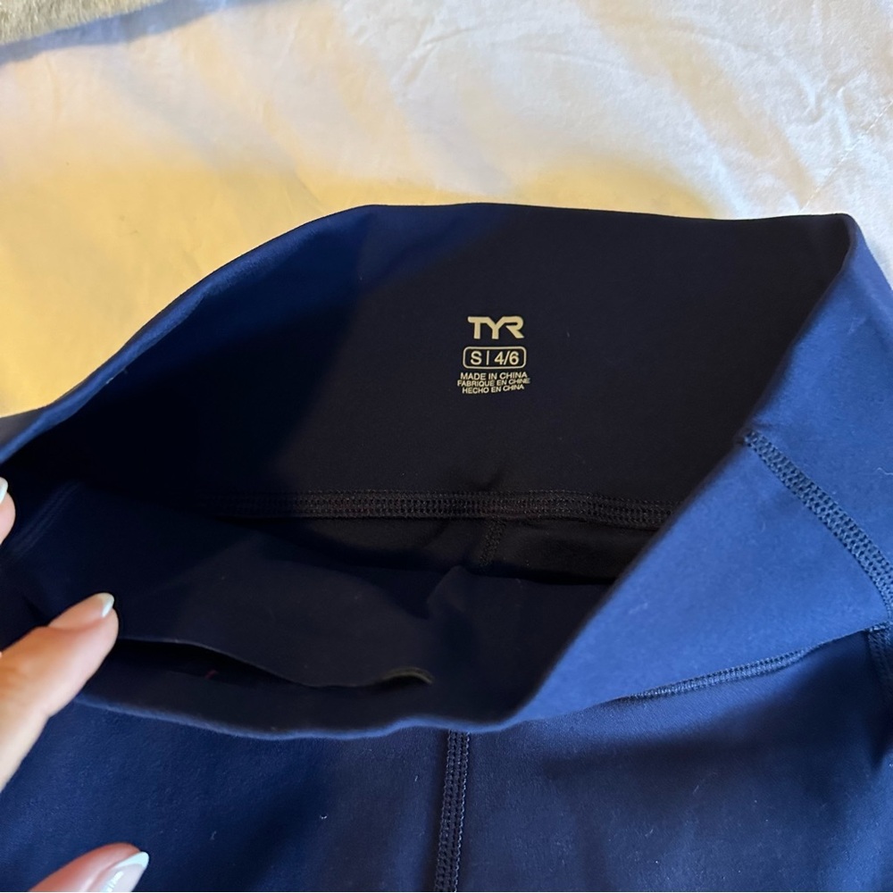 TYR Leggings - Picture 2 of 3